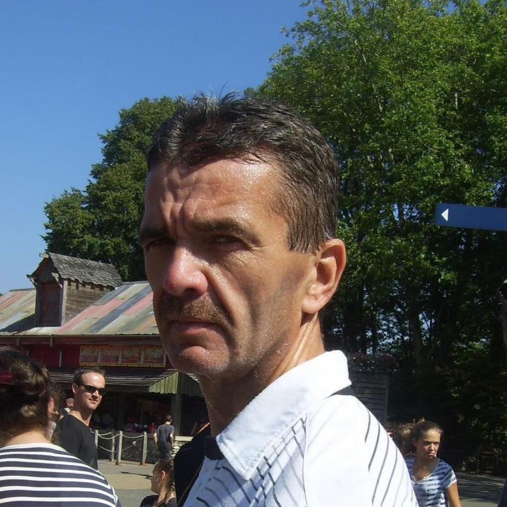 Frank Van den Bon geboren te Oostende en overleden te Oudenburg, afscheid begraafplaats "Stuiverstraat" Oostende Uitvaartzorg Bentein & Pollet uit Oudenburg